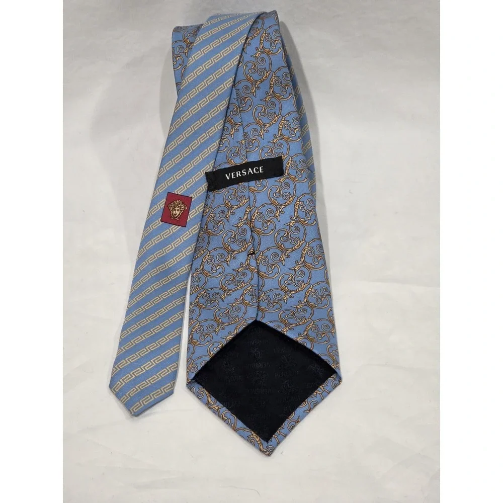 Vintage Versace Medusa Head Light Blue Barpque Tie 100% Pure Silk Blue in Italy